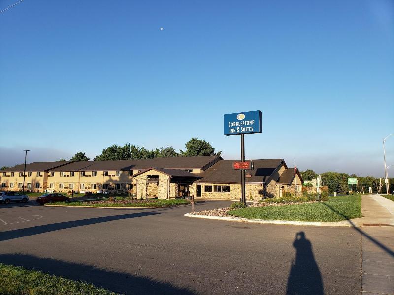 Cobblestone Inn & Suites - Merrill Exterior photo